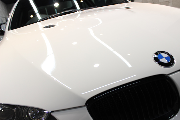 BMW M3 アルピンホワイト ボンネット アップ