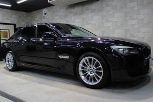 BMW 740i Mスポーツ ブラックサファイア ホイール1