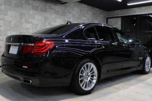 BMW 740i Mスポーツ ブラックサファイア 右ドア