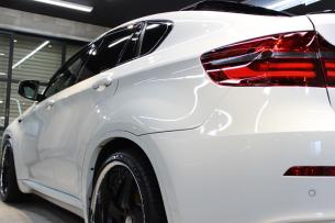 BMW X6 M アルピンホワイト リアバンパー