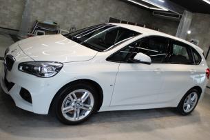 BMW 218d アクティブツアラー アルピンホワイト Mスポーツ 左ホイール