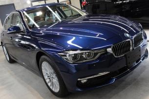 BMW 320d ラグジュアリー メディテラニアンブルー フロントバンパー1