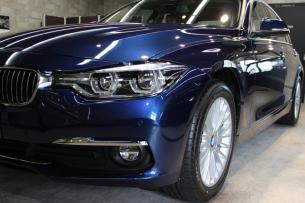 BMW 320d ラグジュアリー メディテラニアンブルー ヘッドライト