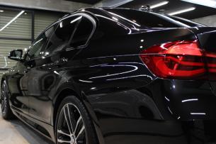 BMW 320i Mスポーツ ブラックサファイア テールライト