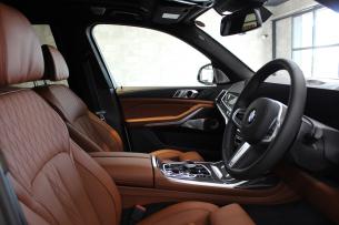 BMW X7 ミネラルホワイト シートコーティング