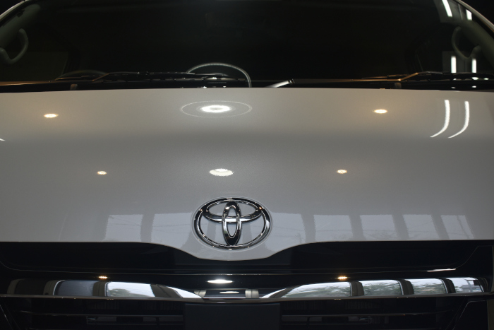 ハイエースボンネット