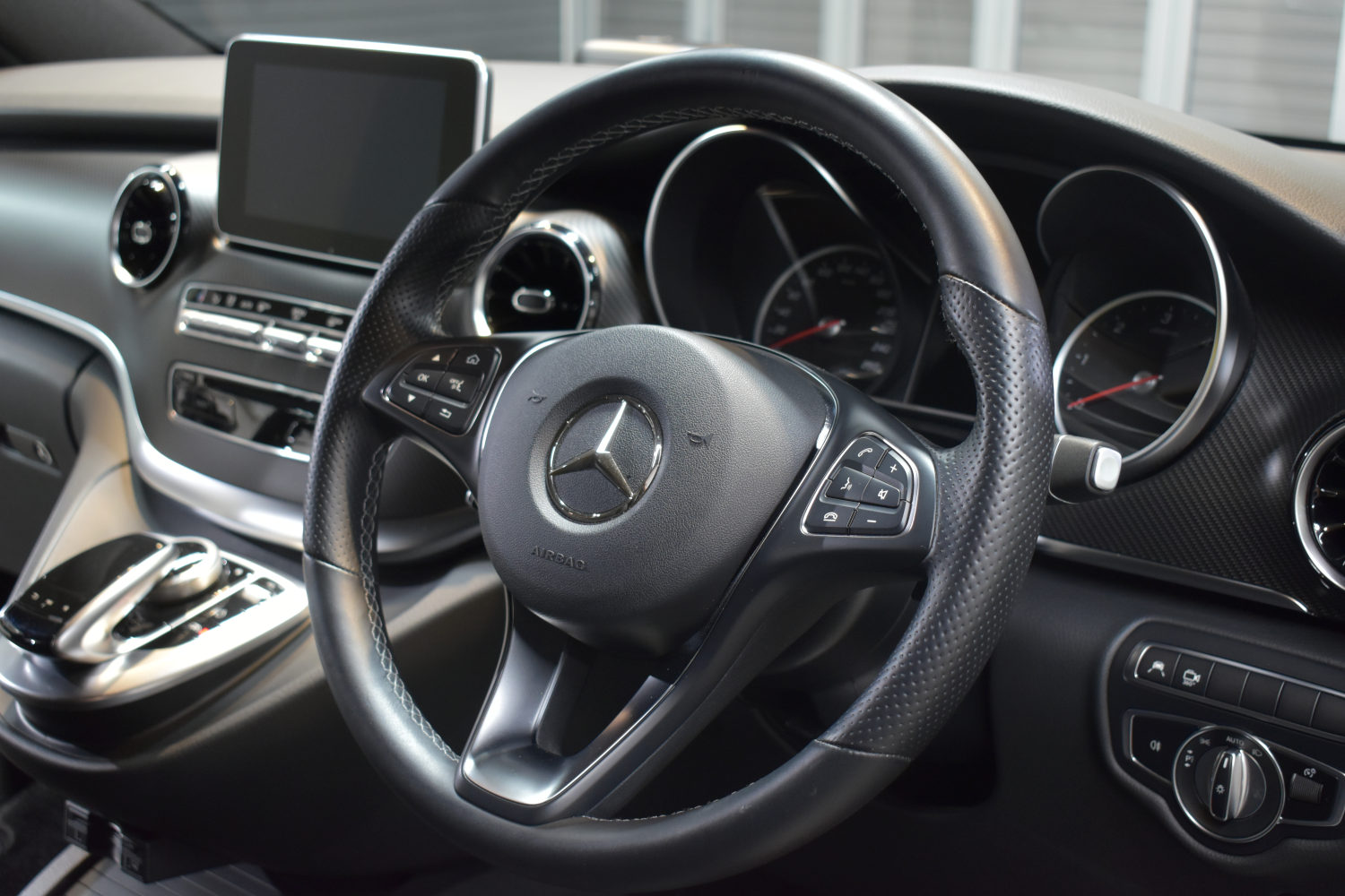 V220dステアリング