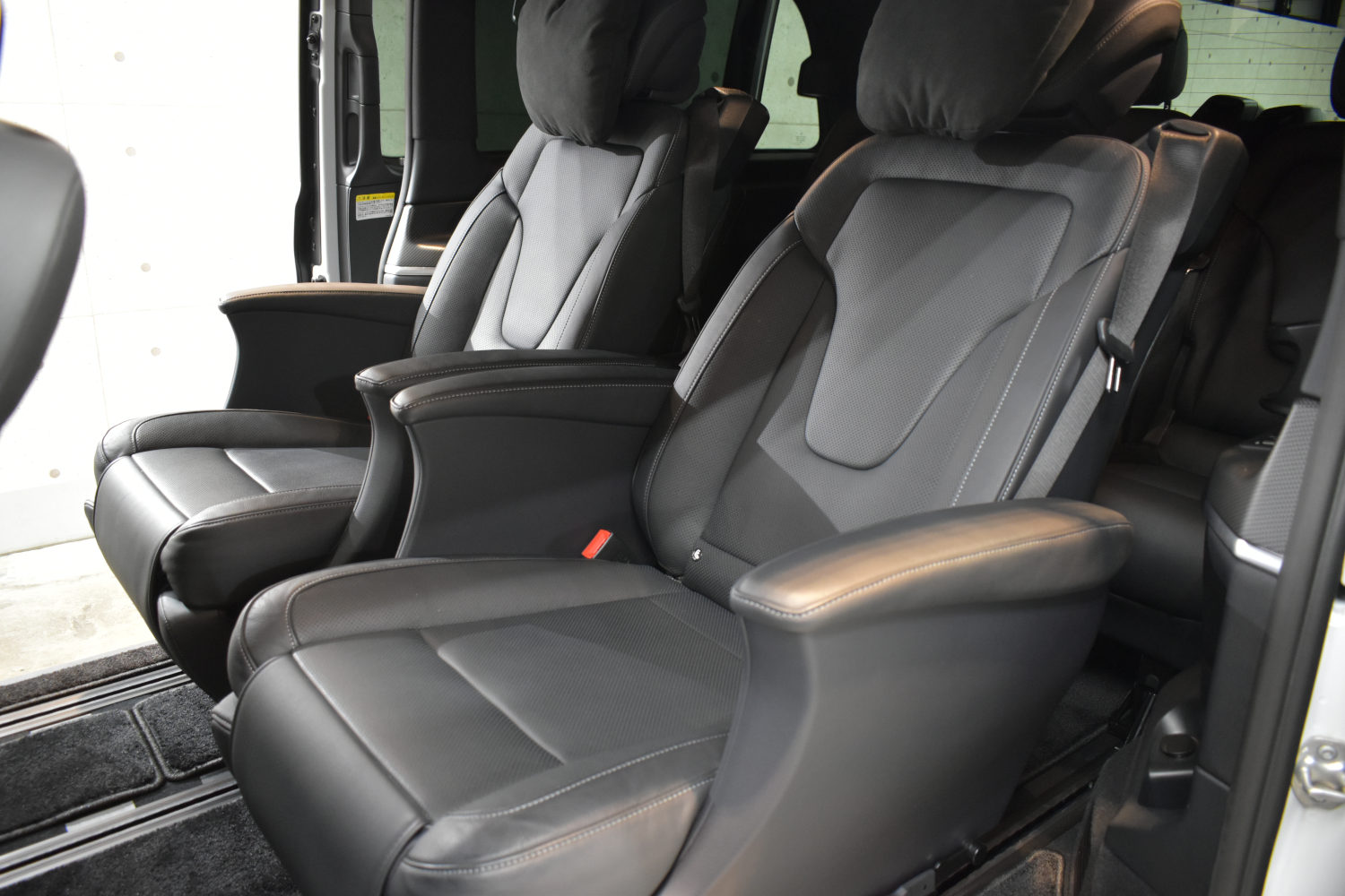 V220d-左後ろシート