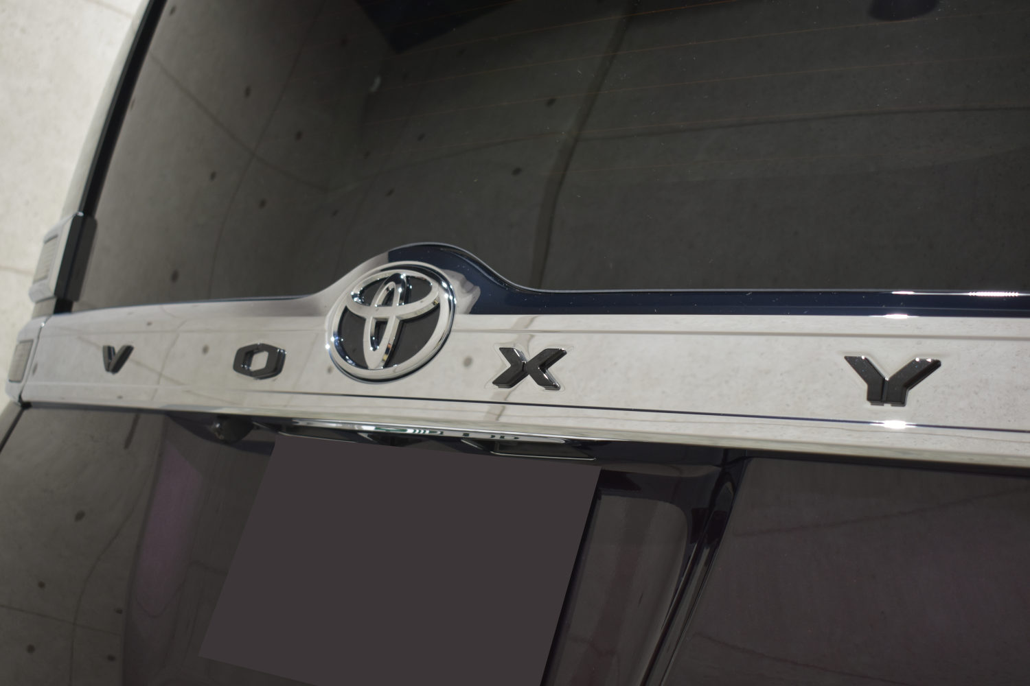 ヴォクシー-エンブレム