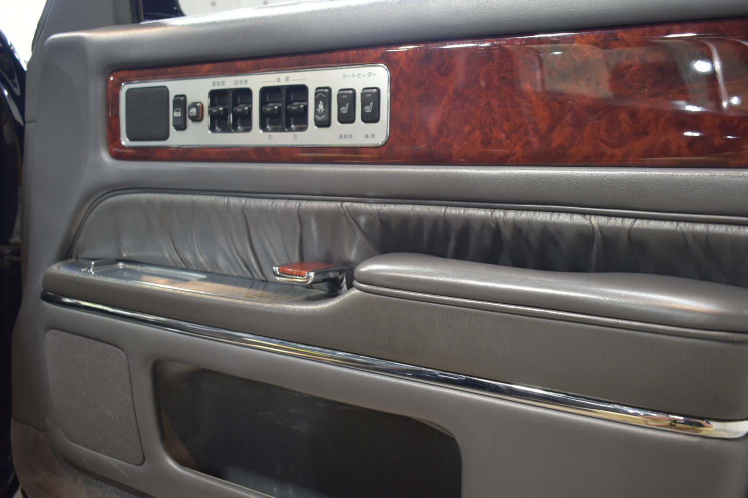 センチュリー-トリム右-1