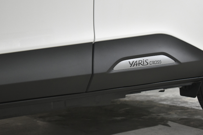 ヤリスクロス-4