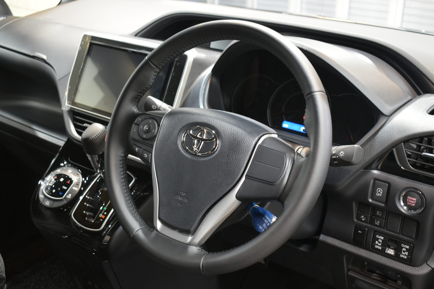 ヴォクシーハンドル