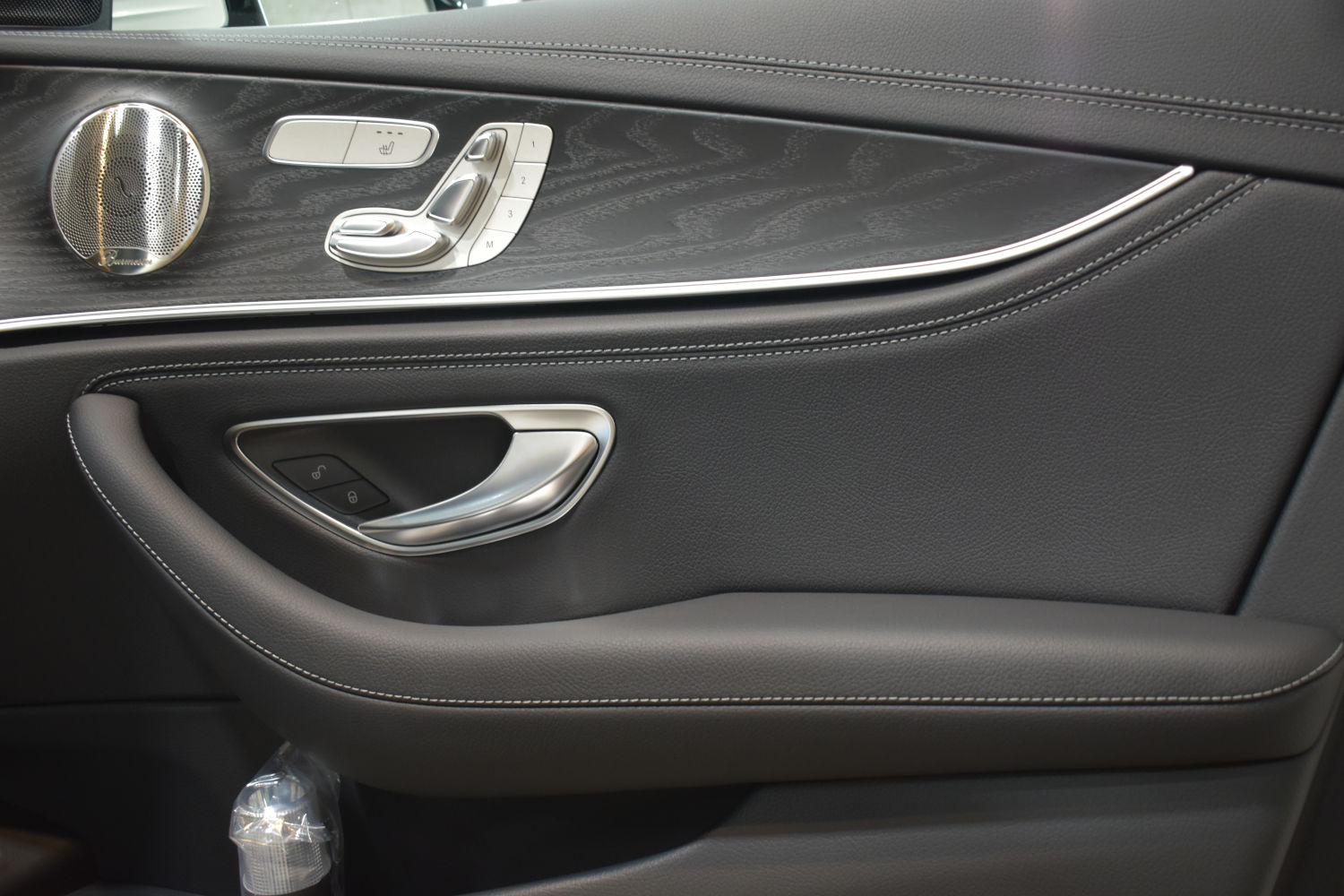 E220d-ドアトリム-1