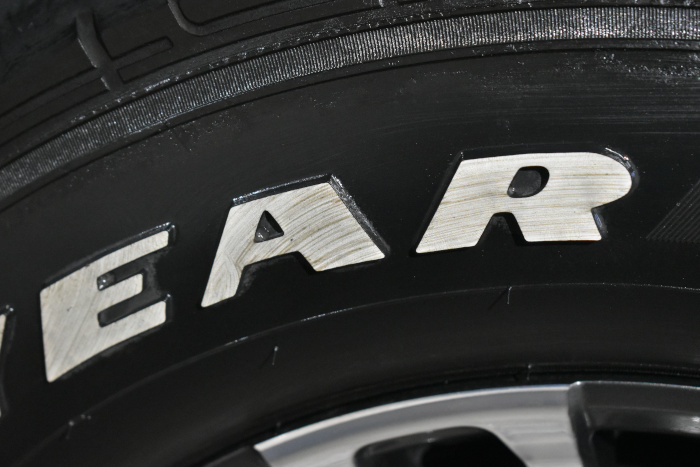 ハイエースタイヤ-1