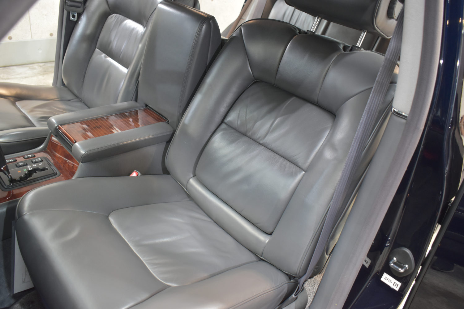 センチュリー-シート助手席