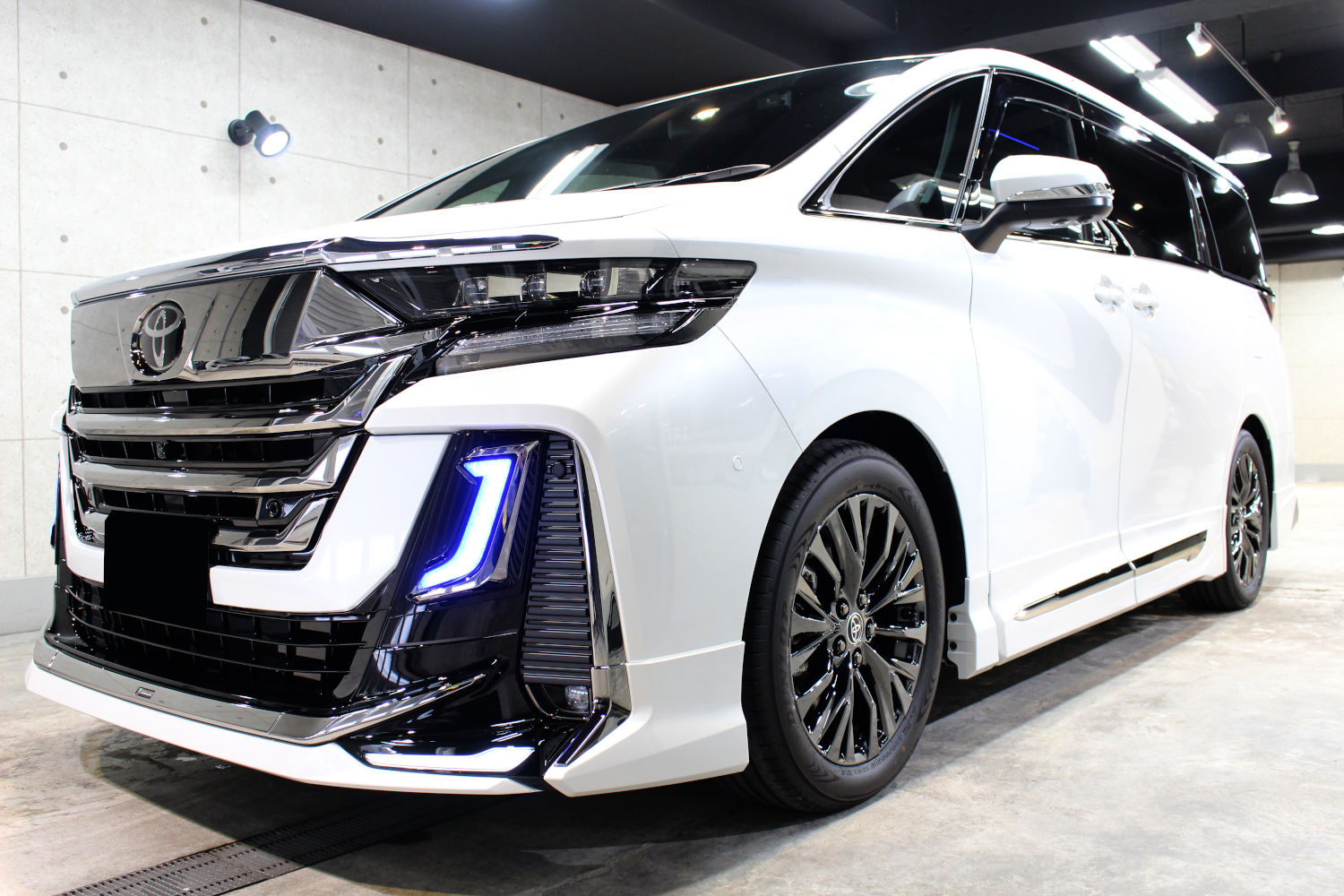 ヴェルファイア-3