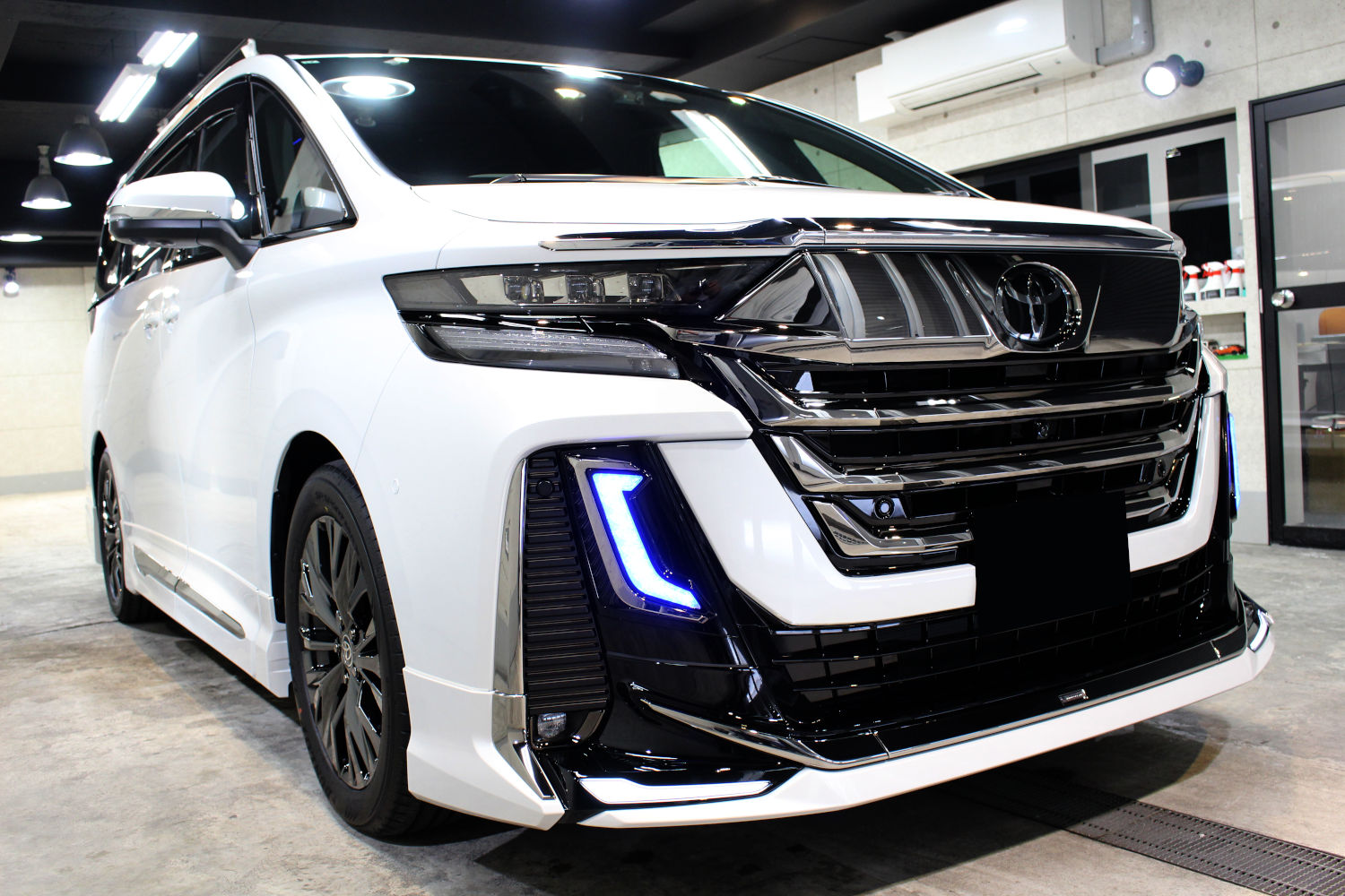 ヴェルファイア-2