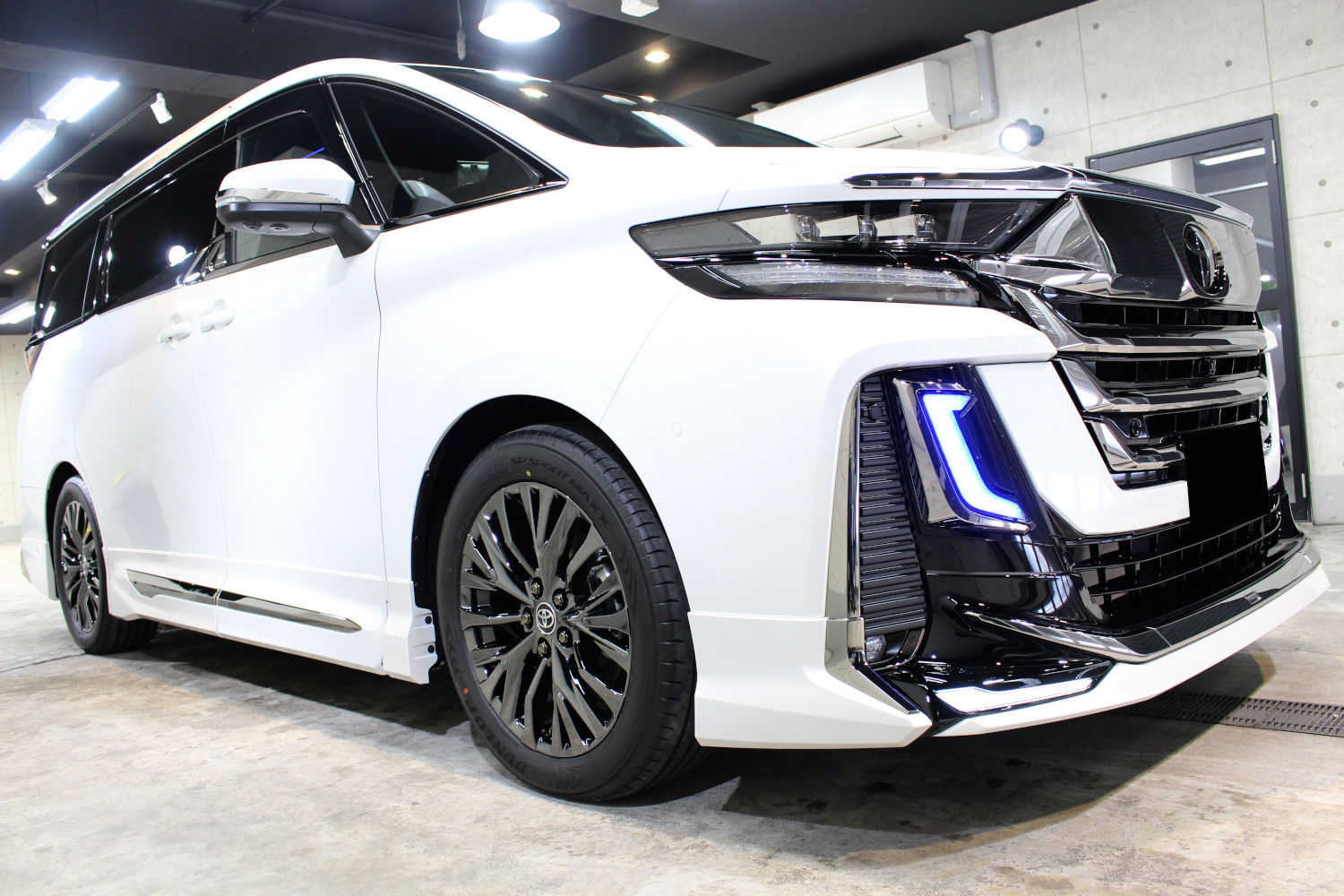 ヴェルファイア-1