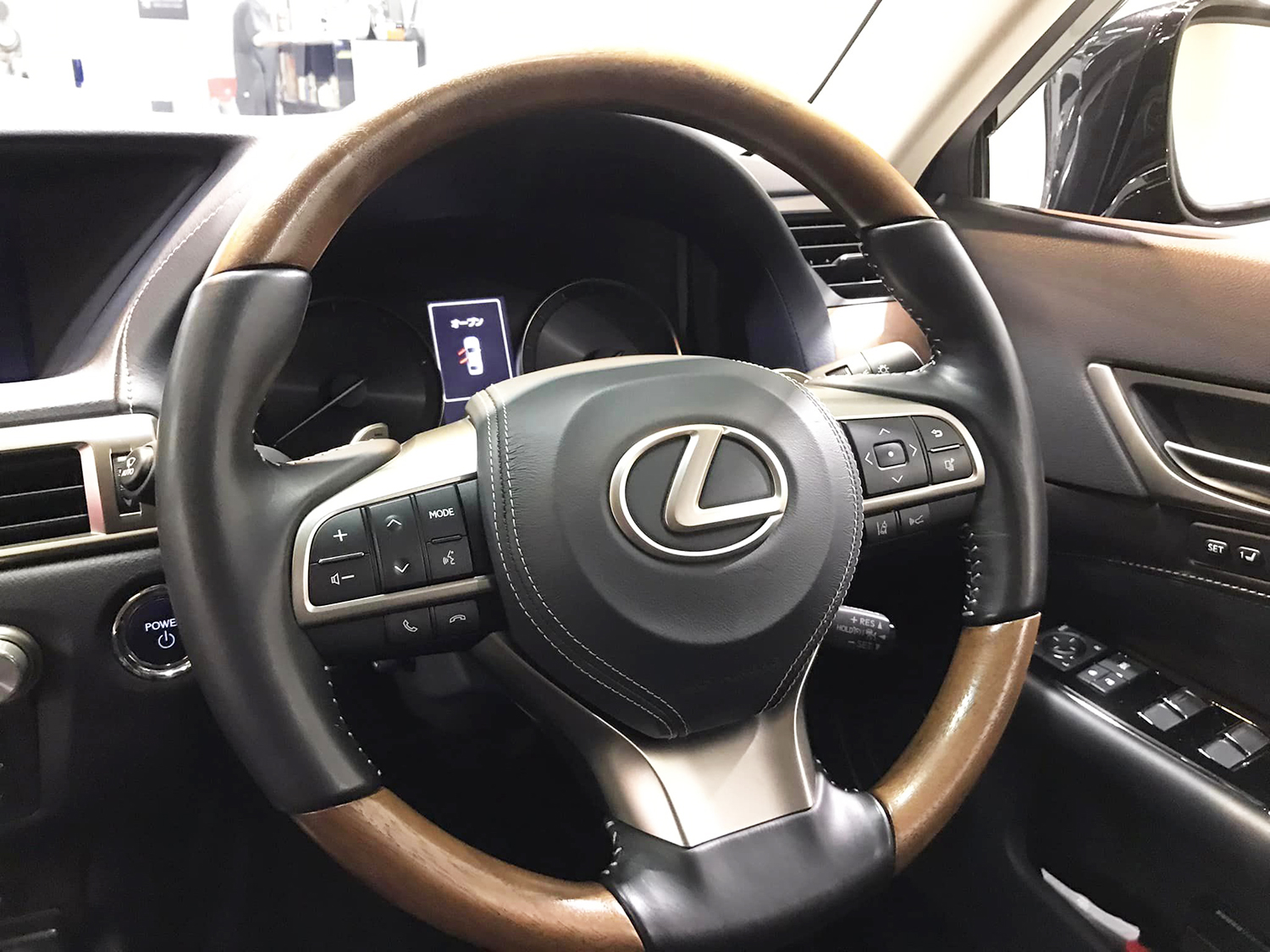 lexusgs300h-13.jpg