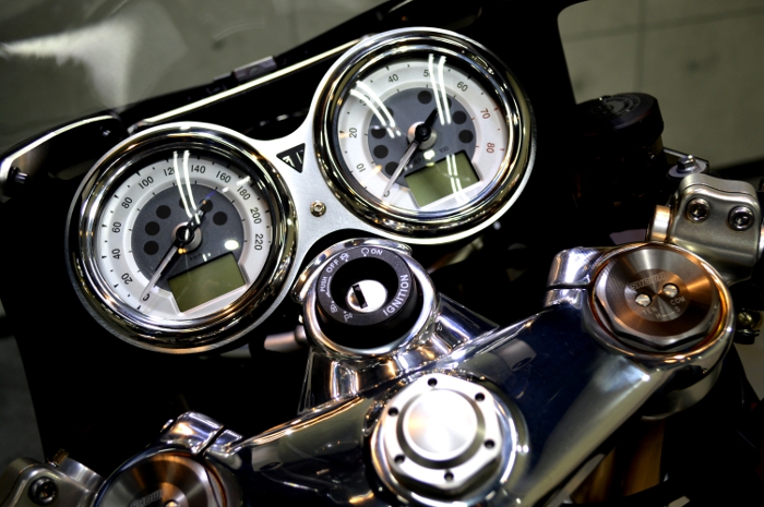 thruxtonr-03b.jpg