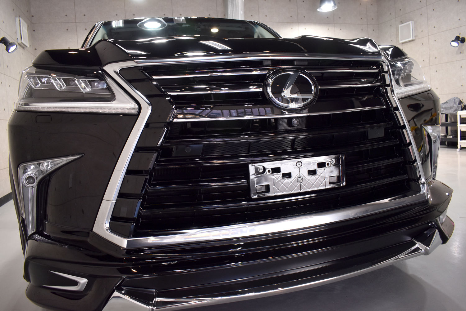 LX570-9